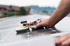 Universitas swiss telah mengembangkan robot bersih untuk sistem fotovoltaik atap