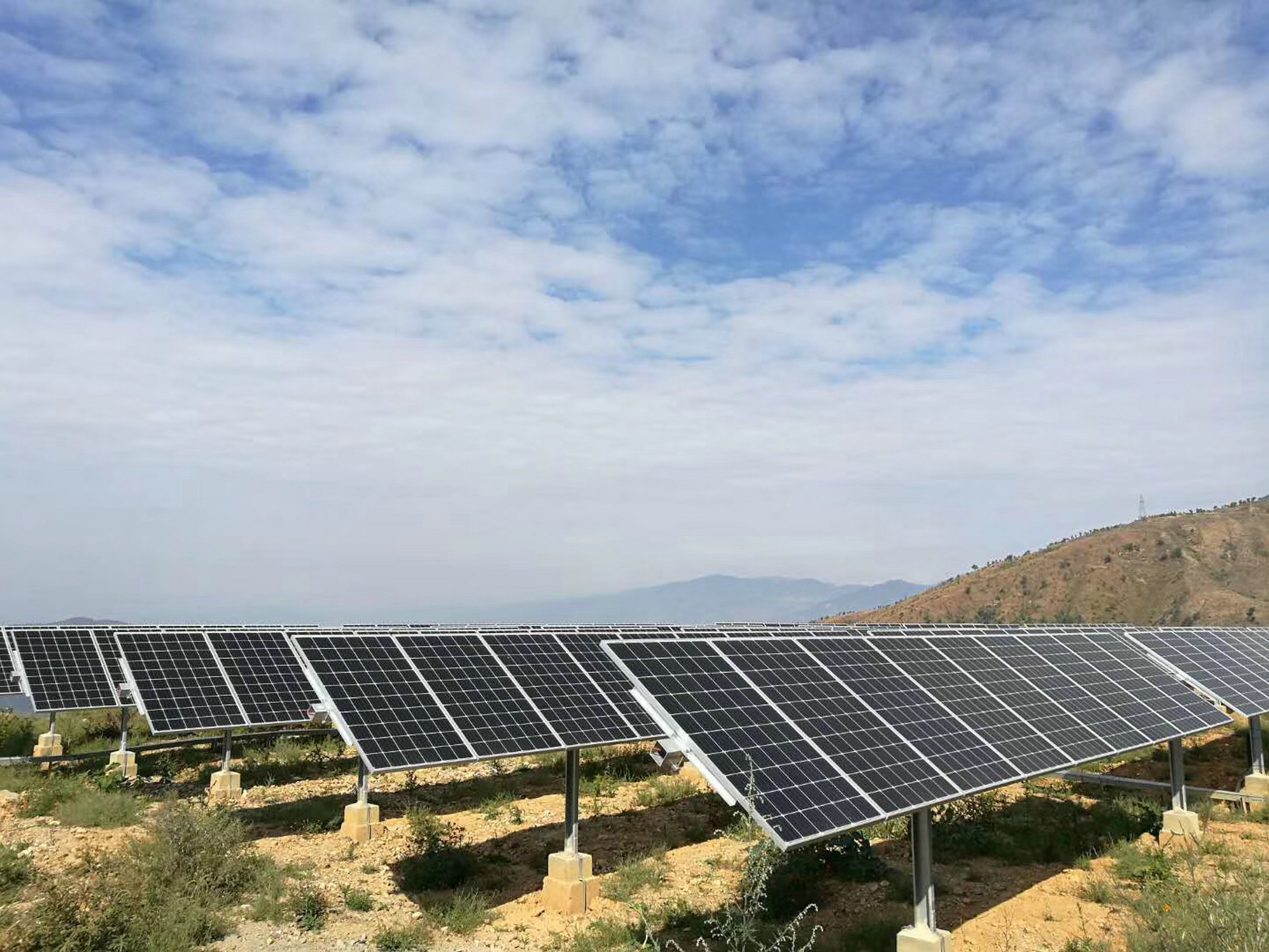 Komisi perdagangan internasional menawarkan tiga proposal untuk membatasi impor produk solar
