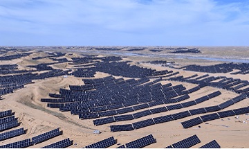Proyek fotovoltaik tunggal terbesar di dunia berhasil dihubungkan ke jaringan listrik di Xinjiang