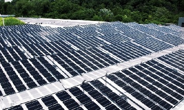 bankir besar menganggap instalasi panel surya * bifacial * * terbesar di dunia "atap" sepadan